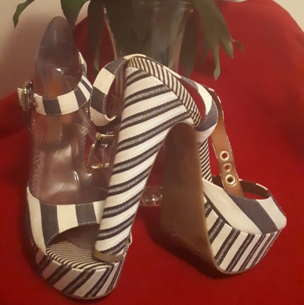 Shoes - Picture 2 of 4
